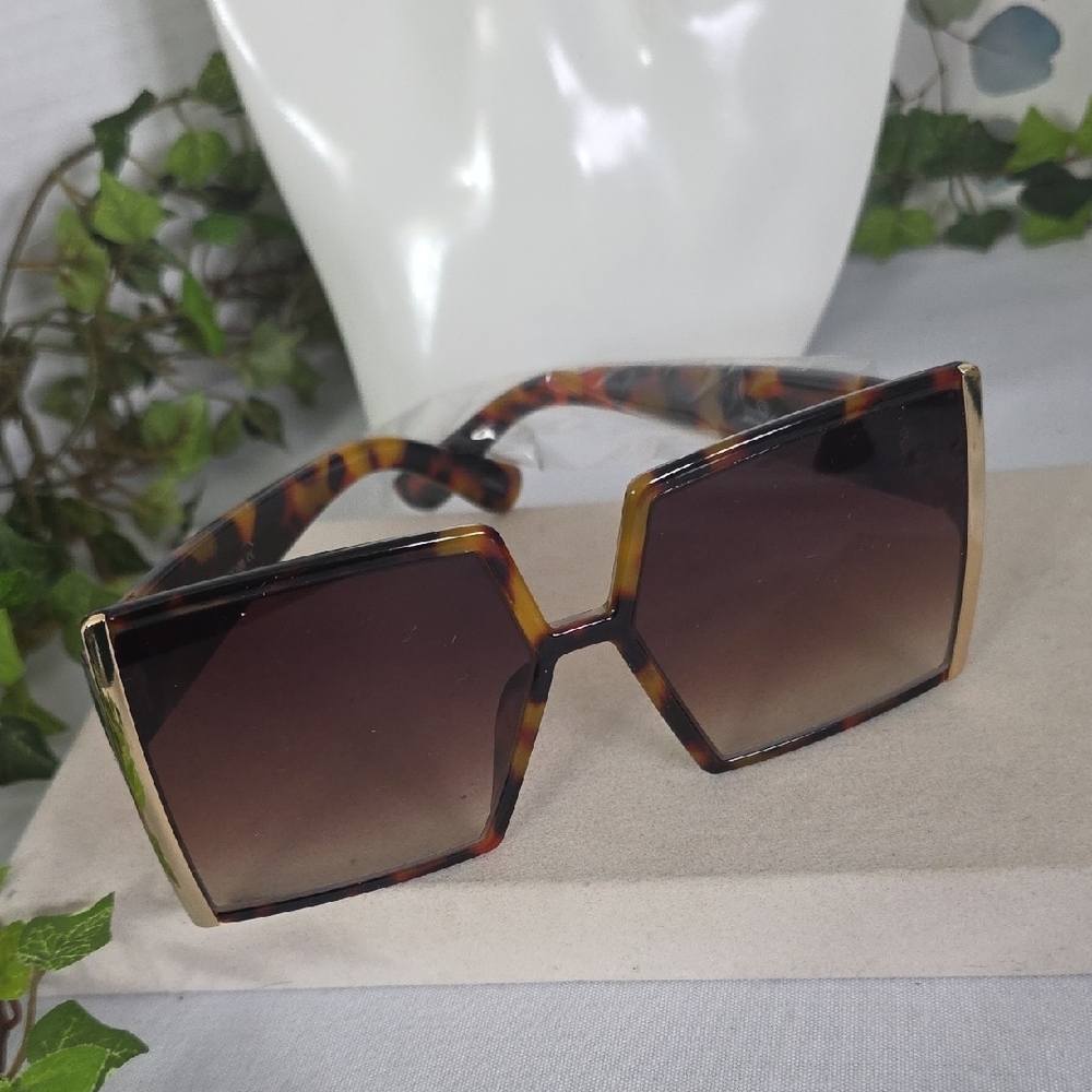 Statement Sunglasses Luxe Square with Gold Havana Tortoise Tone